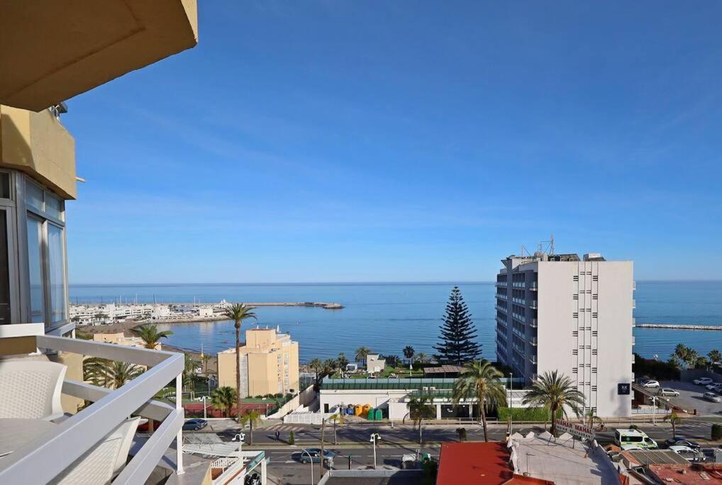 Vistas Al Mar Y Al Puerto Deportivo Apartment Benalmadena Bagian luar foto