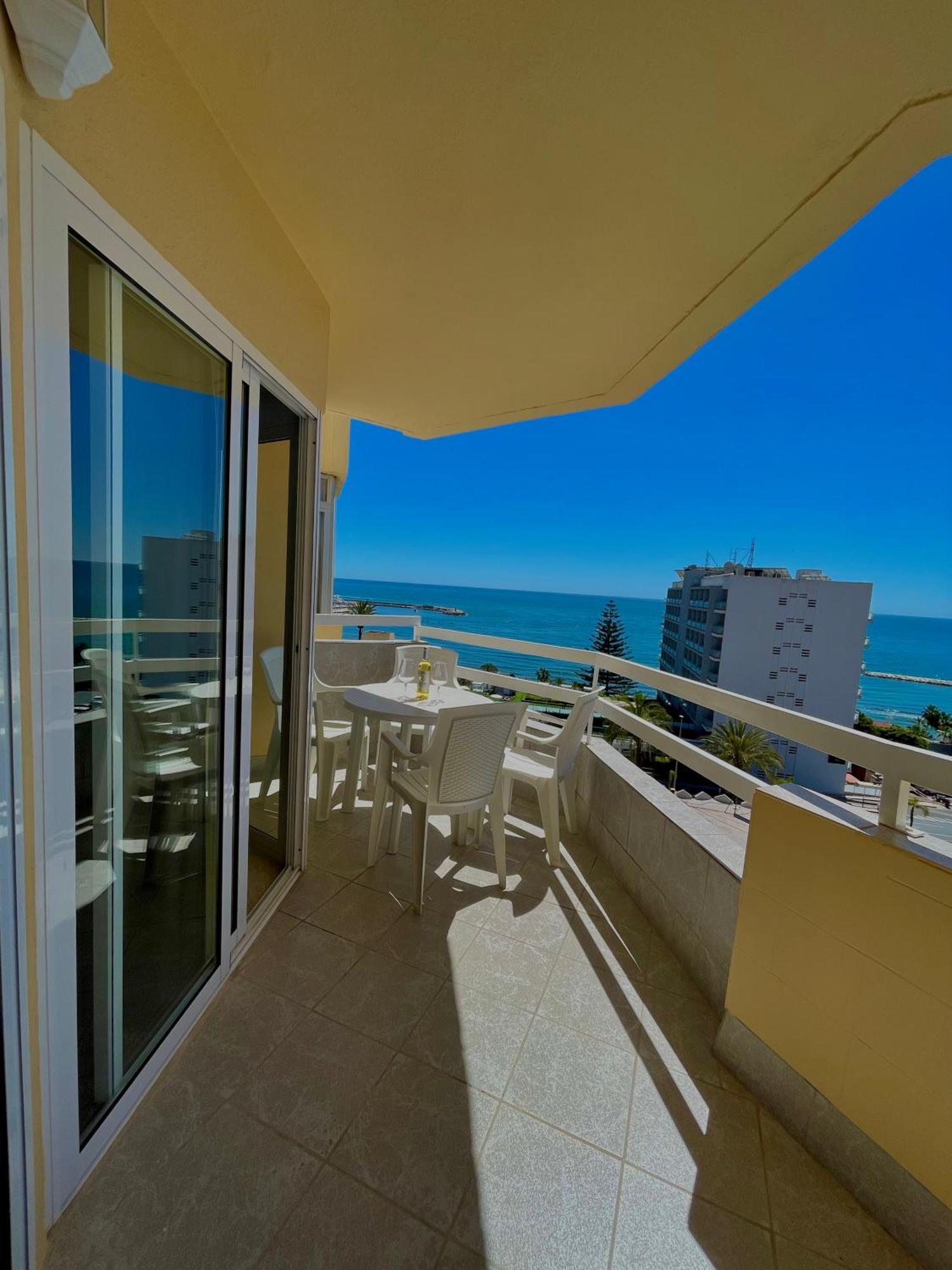 Vistas Al Mar Y Al Puerto Deportivo Apartment Benalmadena Bagian luar foto